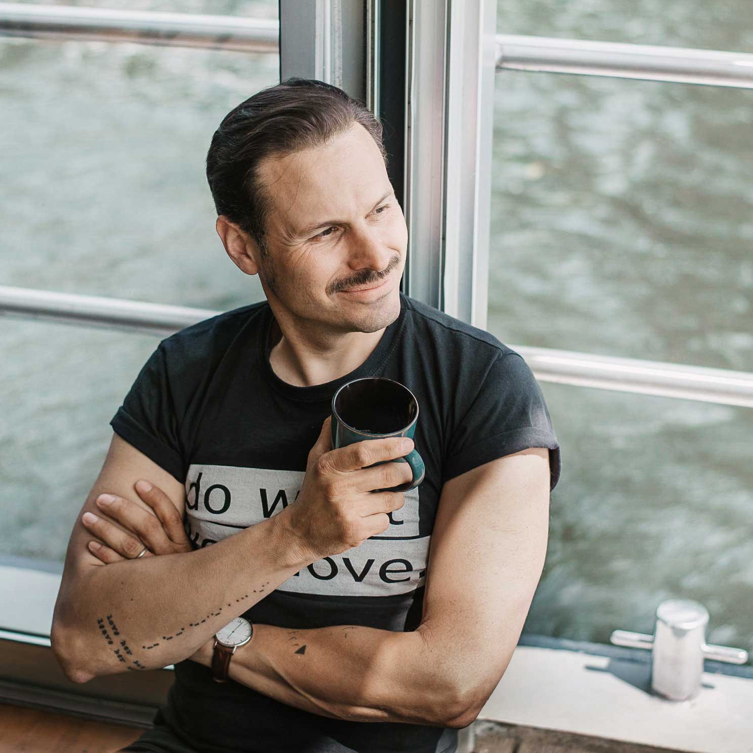 Malte-Jaeger-Werbe-Businessfotograf Portrait von Malte Jäger, Werbe- und Business-Fotograf – professionelles Bild eines Berliner Fotografen für People-, Lifestyle- und Business-Kampagnen.