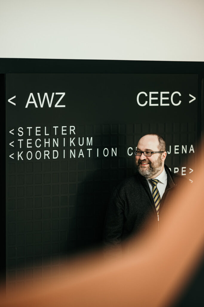 Businessportrait von Prof. Dr. rer. nat. Michael Stelter vom Fraunhofer IKTS, spezialisiert auf Batterie- und Wasserforschung