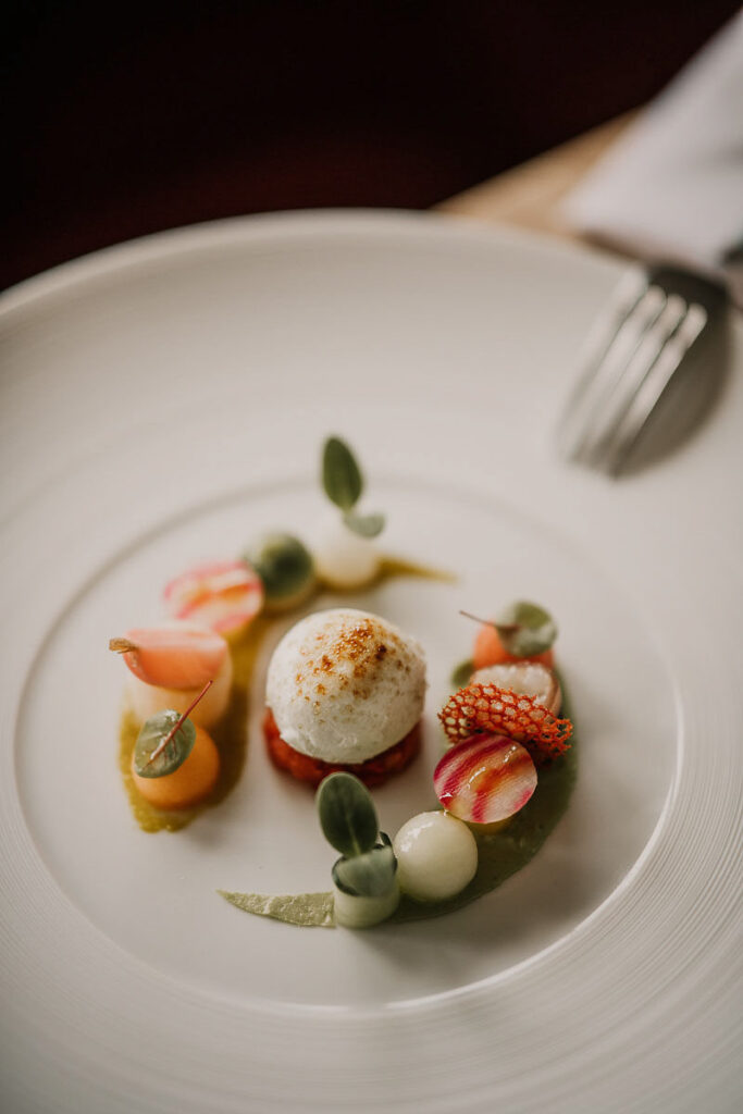 Branding Restaurants zeigt Dessertvariationen von Michelin-Sterne-Headchef Cliff Hämmerle in seinem Restaurant Hämmerle’s Restaurant – kunstvolle Präsentation und stilvolles Food-Branding.