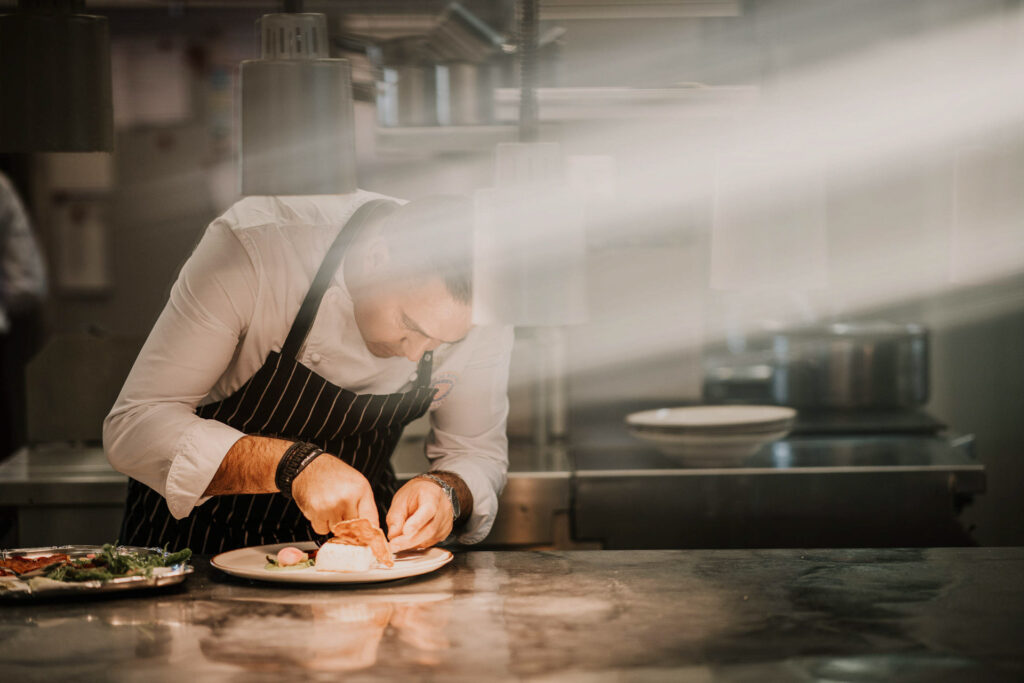 Restaurant Marketing Berlin zeigt den Kräutergarten der Restaurantküche im Seehotel Victors Weingärtner in Nohfelden-Bosen, Saarland, betreut von Headchef Waldemar Oks.
