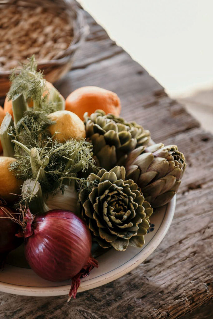 Restaurant Marketing Ideas zeigt frisches Gartengemüse, angerichtet im Restaurant Le Stanzie Masseria – kreative Präsentation für Food- und Gastronomie-Inspiration.