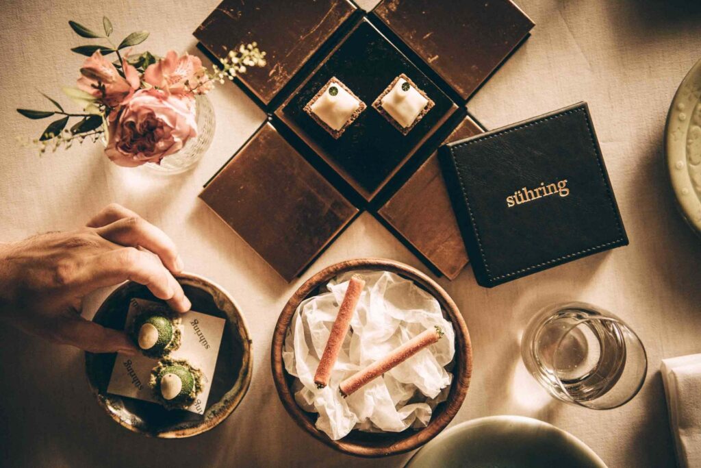 Restaurant Marketing Ideas zeigt die Vorspeisen ‚Assorted Starters‘ im Restaurant Sühring in Bangkok, Thailand – zubereitet von den Zwillingen Matthias und Thomas Sühring in Michelin-Sterne-Qualität.