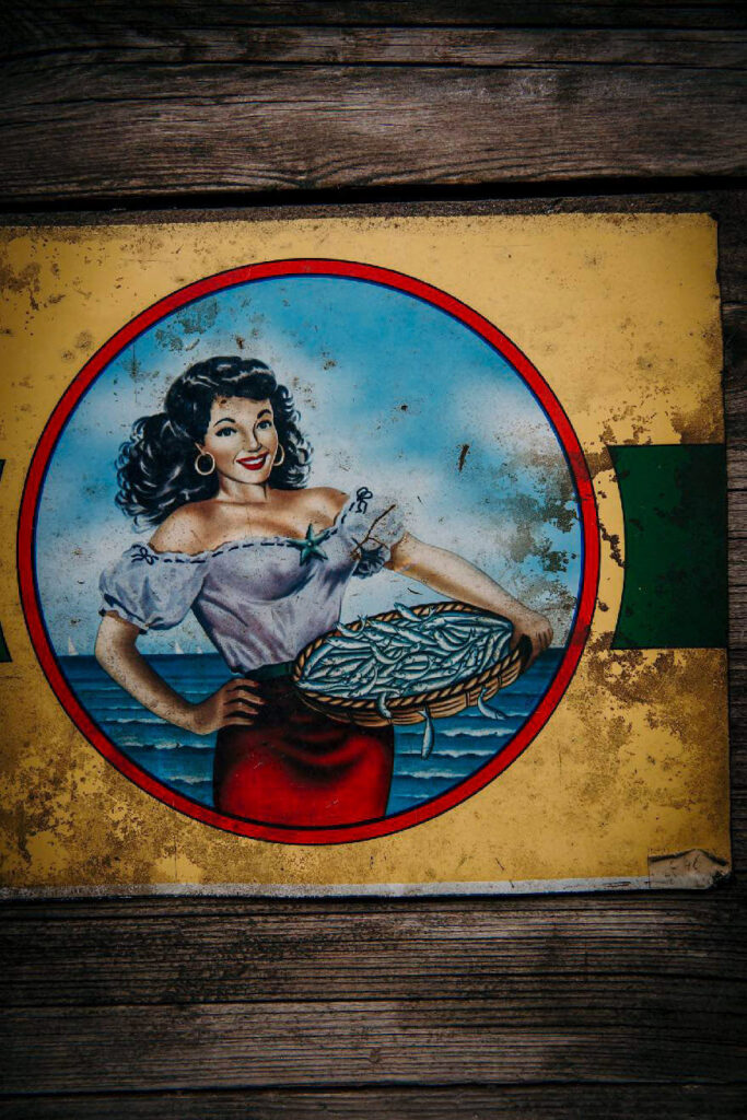 Restaurant Marketing Ideas zeigt die Verpackung einer alten Sardinendose in Italien – traditionelles Design und Food-Historie im Detail.