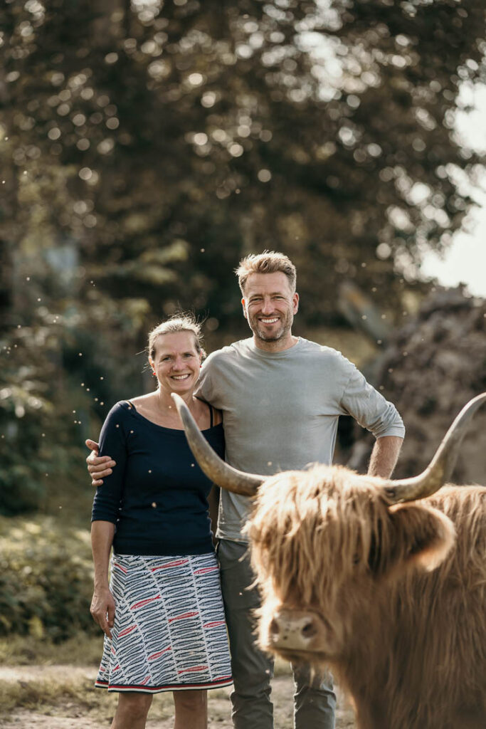 Businessportrait von Matthias und Nicole Schilling, Landwirte in Direktvermarktung auf der Insel Rügen, gemeinsam stehend