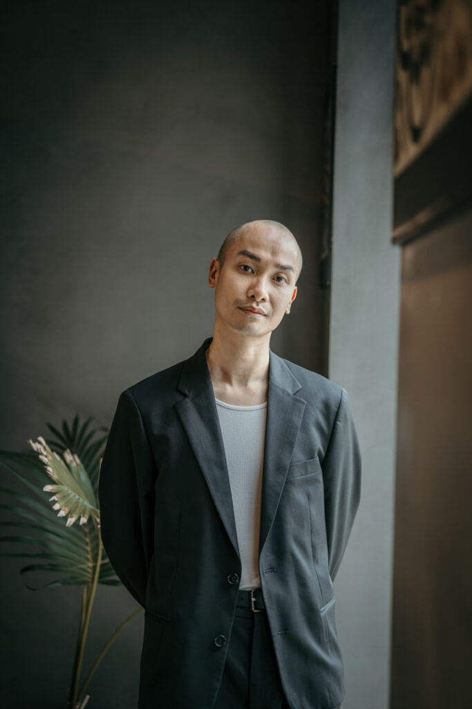 Food Fotograf München zeigt ein Mitarbeiterportrait im Restaurant Layla in Berlin – authentisches Bild der Gastronomie-Mannschaft in stilvollem Ambiente.