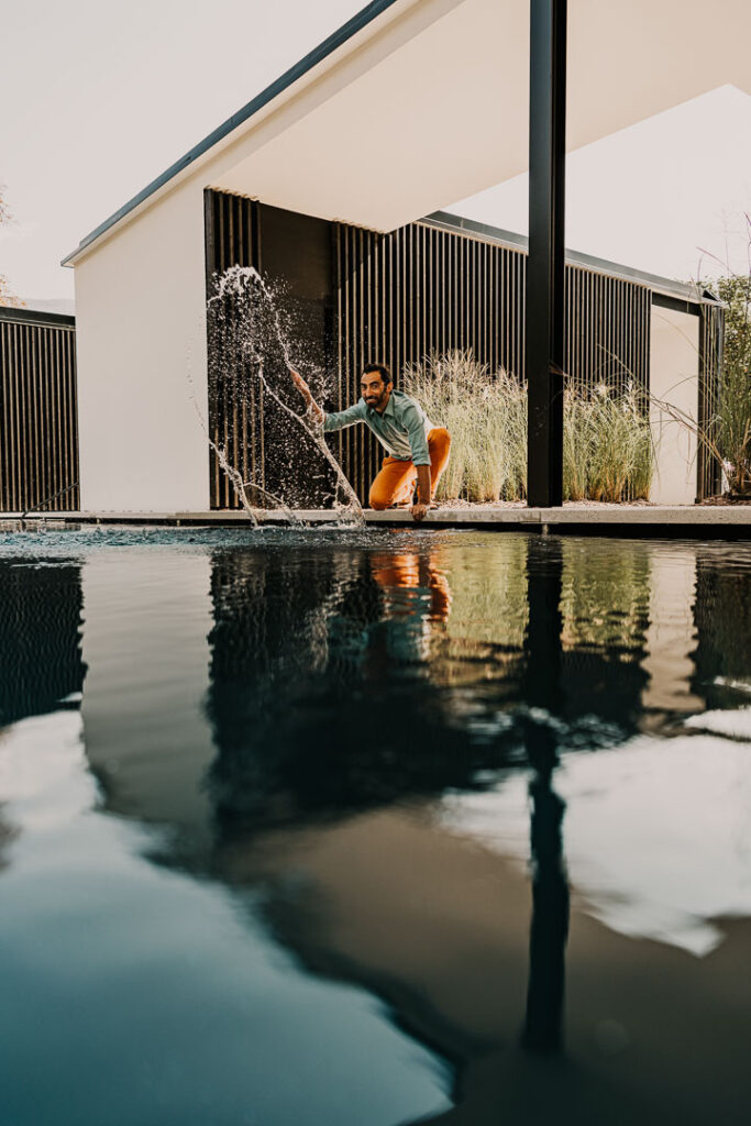 Businessportrait von Produktdesigner Harry Thaler in Meran, Südtirol, der nach vielen Jahren Arbeit in London sein Studio in Italien betreibt